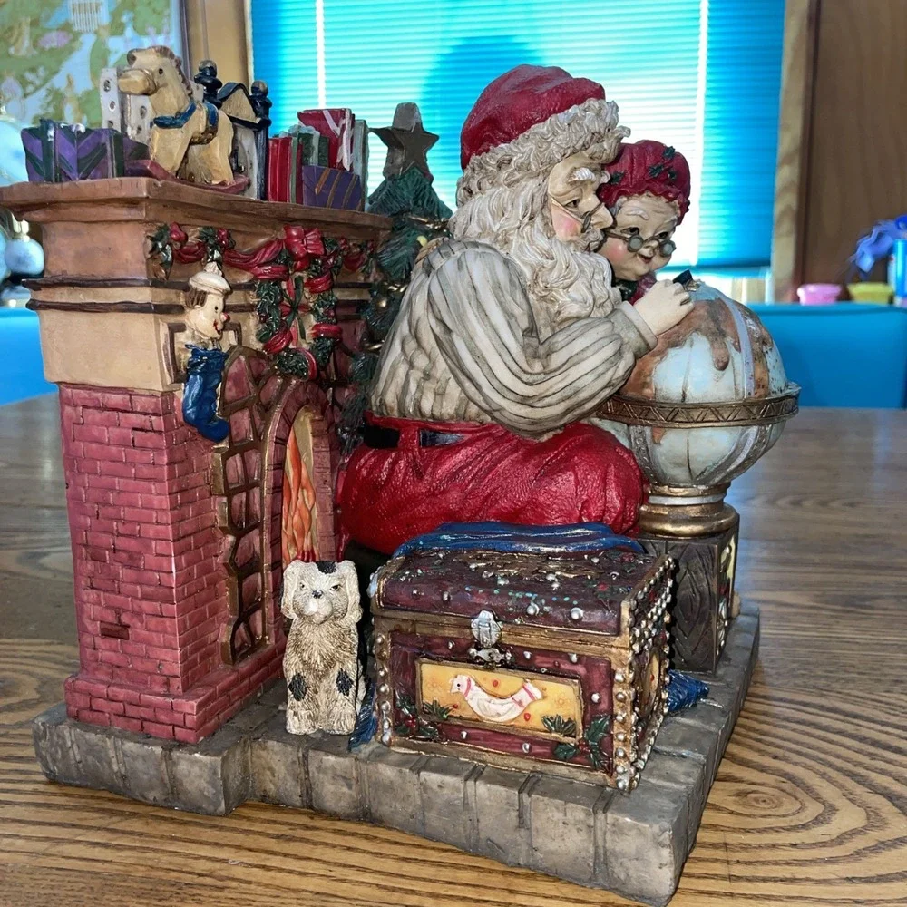 CEDAR CREEK COLLECTION MR & MRS SANTA‎ CLAUS WITH GLOBE ANTIQUE FIGURINE
